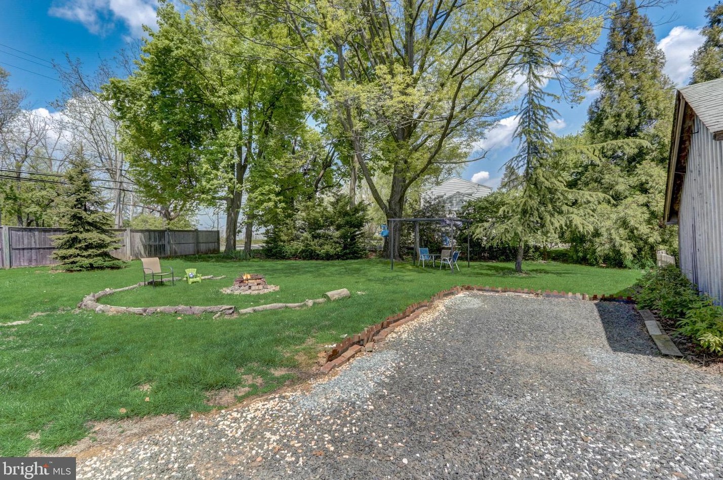 1000 Meetinghouse Rd, Prospectville PA 19002-3738 exterior