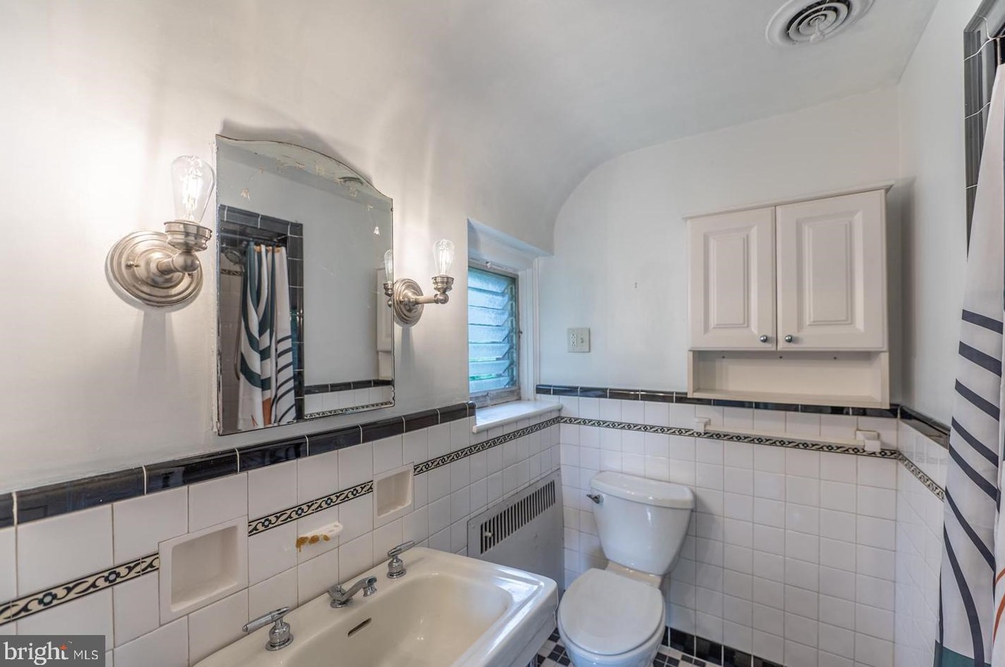 819 Pardee Ln, Wyncote PA 19095-1609 exterior