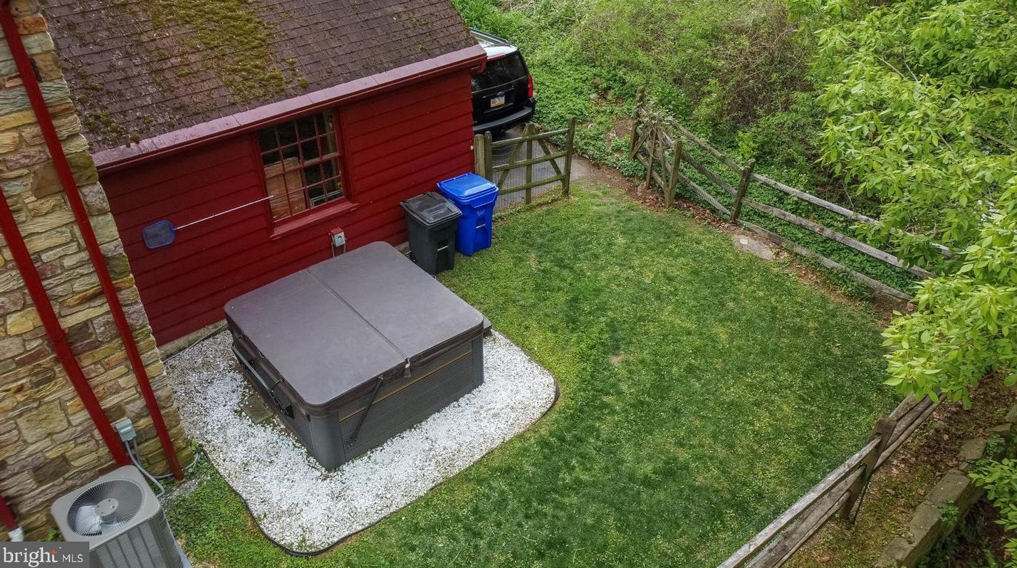 819 Pardee Ln, Wyncote PA 19095-1609 exterior