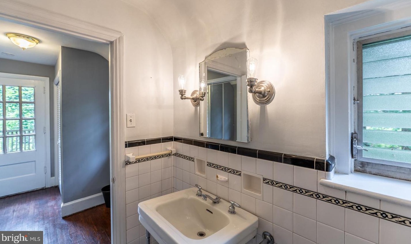 819 Pardee Ln, Wyncote PA 19095-1609 exterior