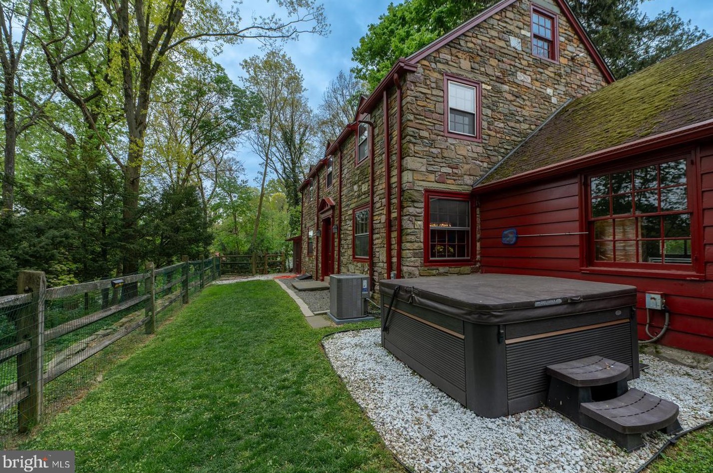 819 Pardee Ln, Wyncote PA 19095-1609 exterior