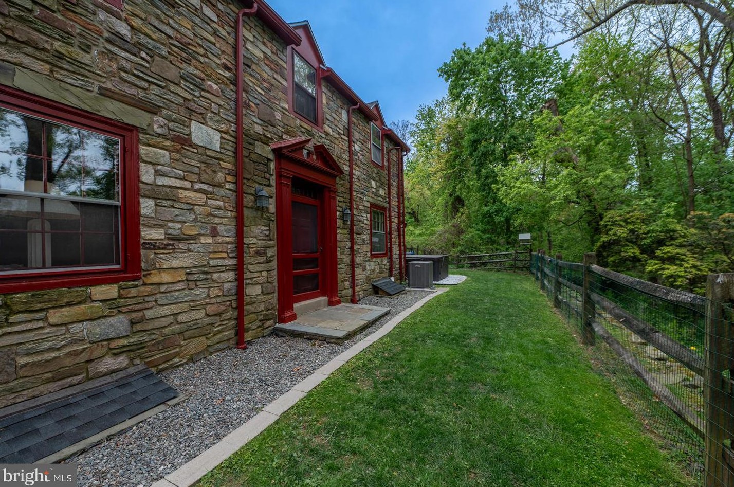 819 Pardee Ln, Wyncote PA 19095-1609 exterior