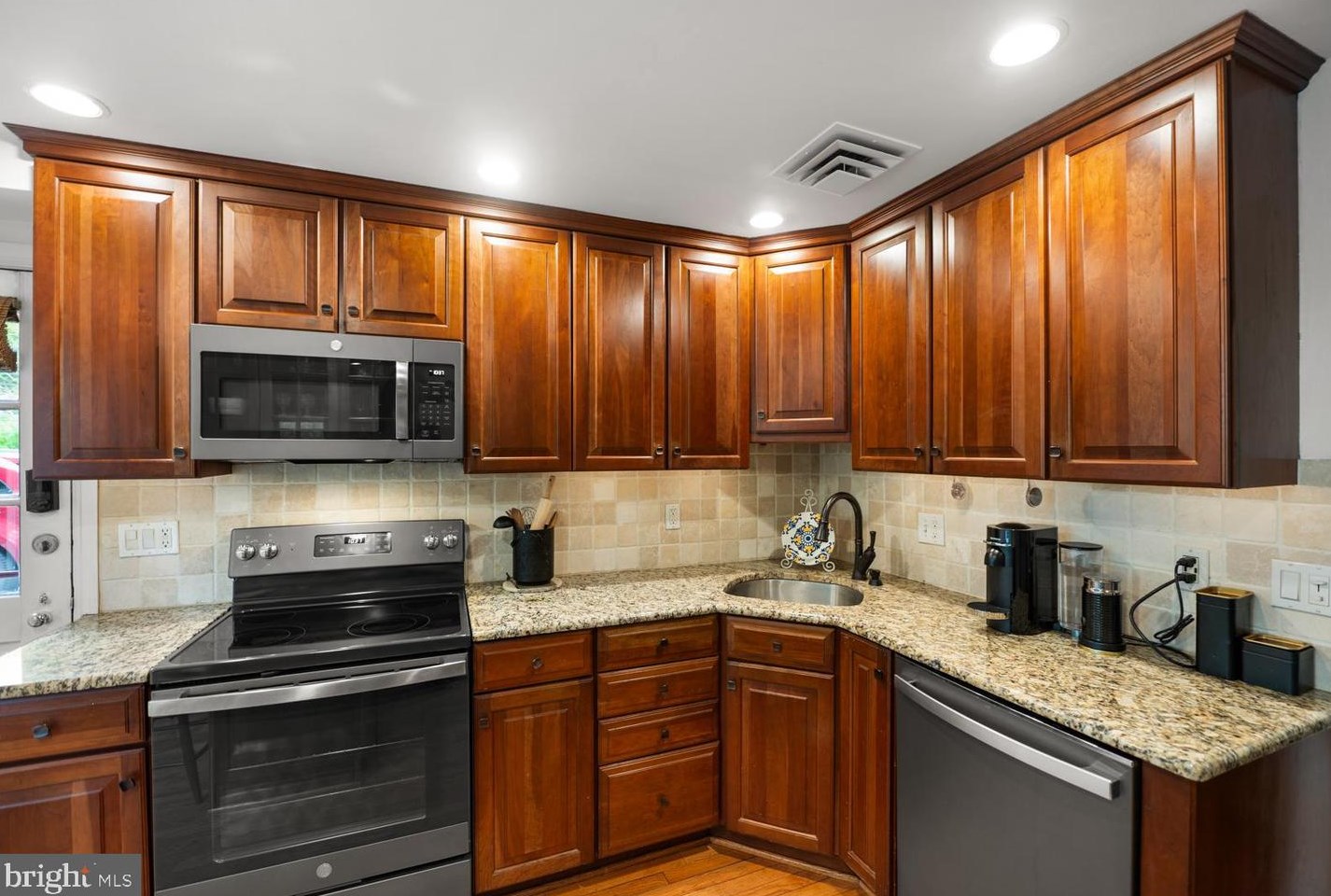 819 Pardee Ln, Wyncote PA 19095-1609 exterior