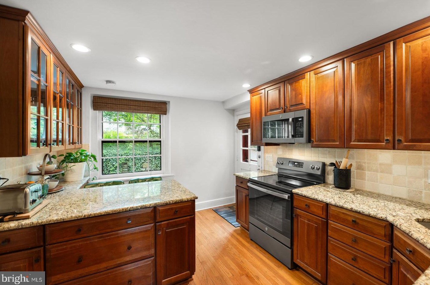 819 Pardee Ln, Wyncote PA 19095-1609 exterior