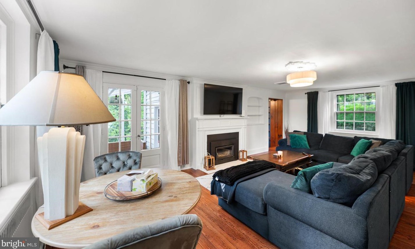 819 Pardee Ln, Wyncote PA 19095-1609 exterior