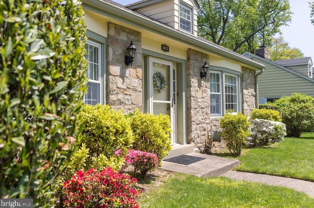 1053 Beverly Rd, Meadowbrook, PA 19046-3333