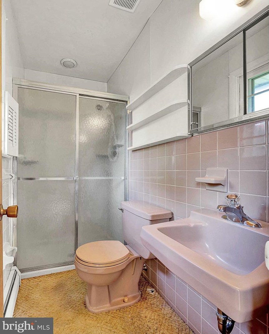 219 Hancock Rd, North Wales PA  19454-2370 exterior