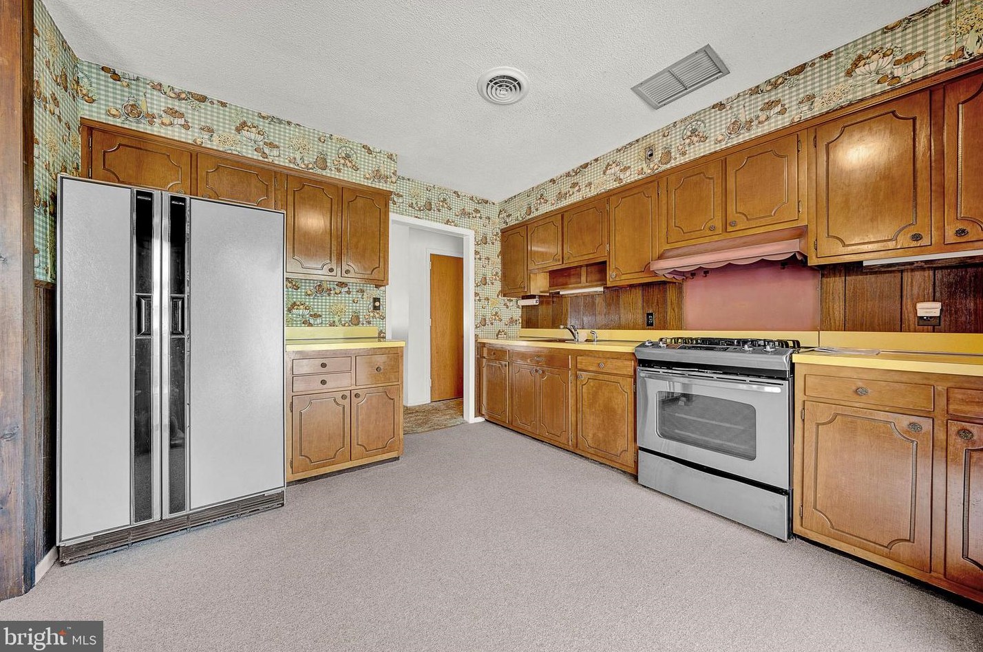 219 Hancock Rd, North Wales PA  19454-2370 exterior