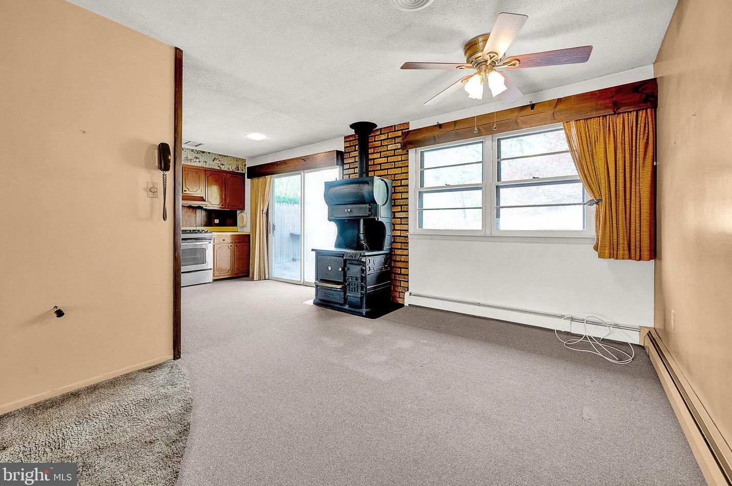 219 Hancock Rd, North Wales PA  19454-2370 exterior