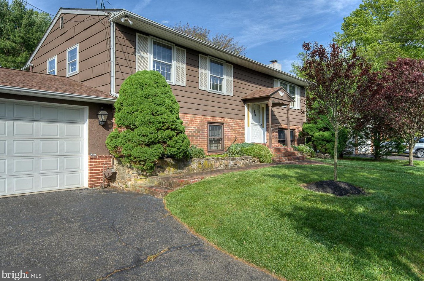 219 Hancock Rd, North Wales PA  19454-2370 exterior