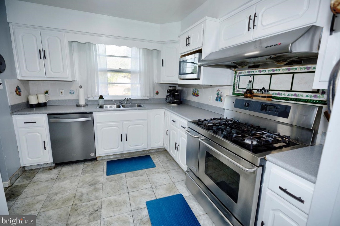 517 Barbara Dr, Norristown PA  19403-4101 exterior