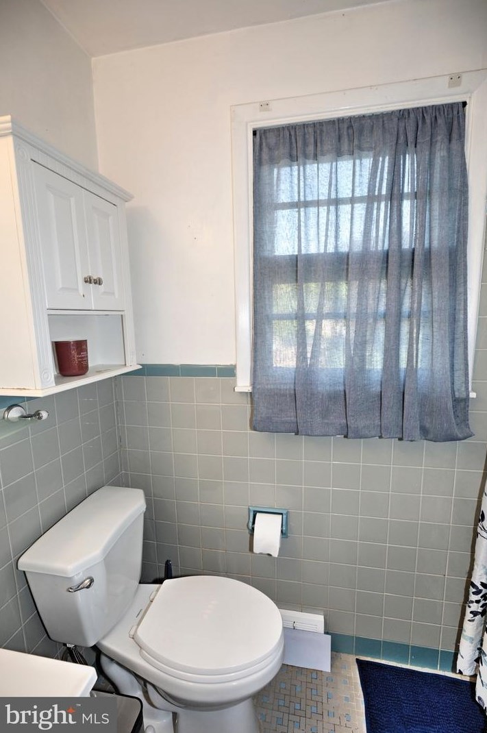 517 Barbara Dr, Norristown PA  19403-4101 exterior