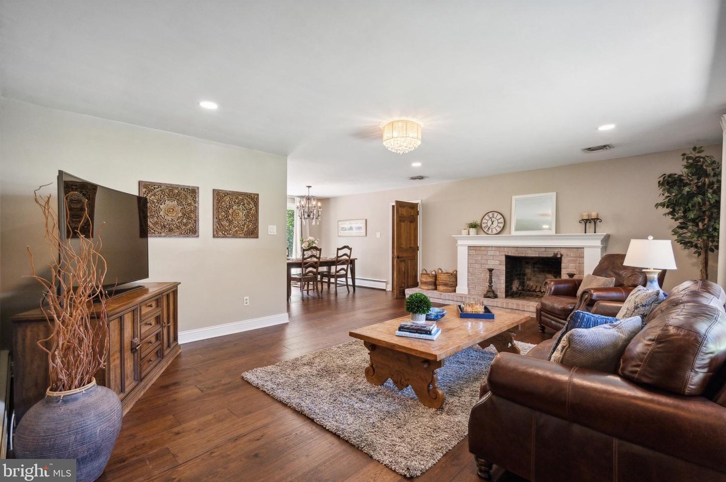 888 Parkwood Rd, Blue Bell, PA 19422