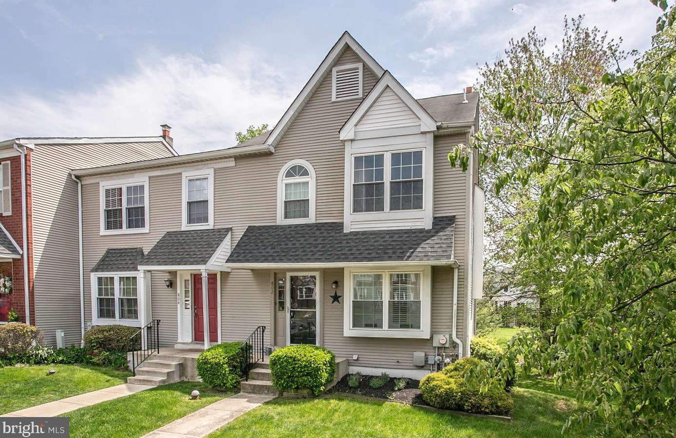 802 Treetop Ln, Norristown, PA 19403-5161