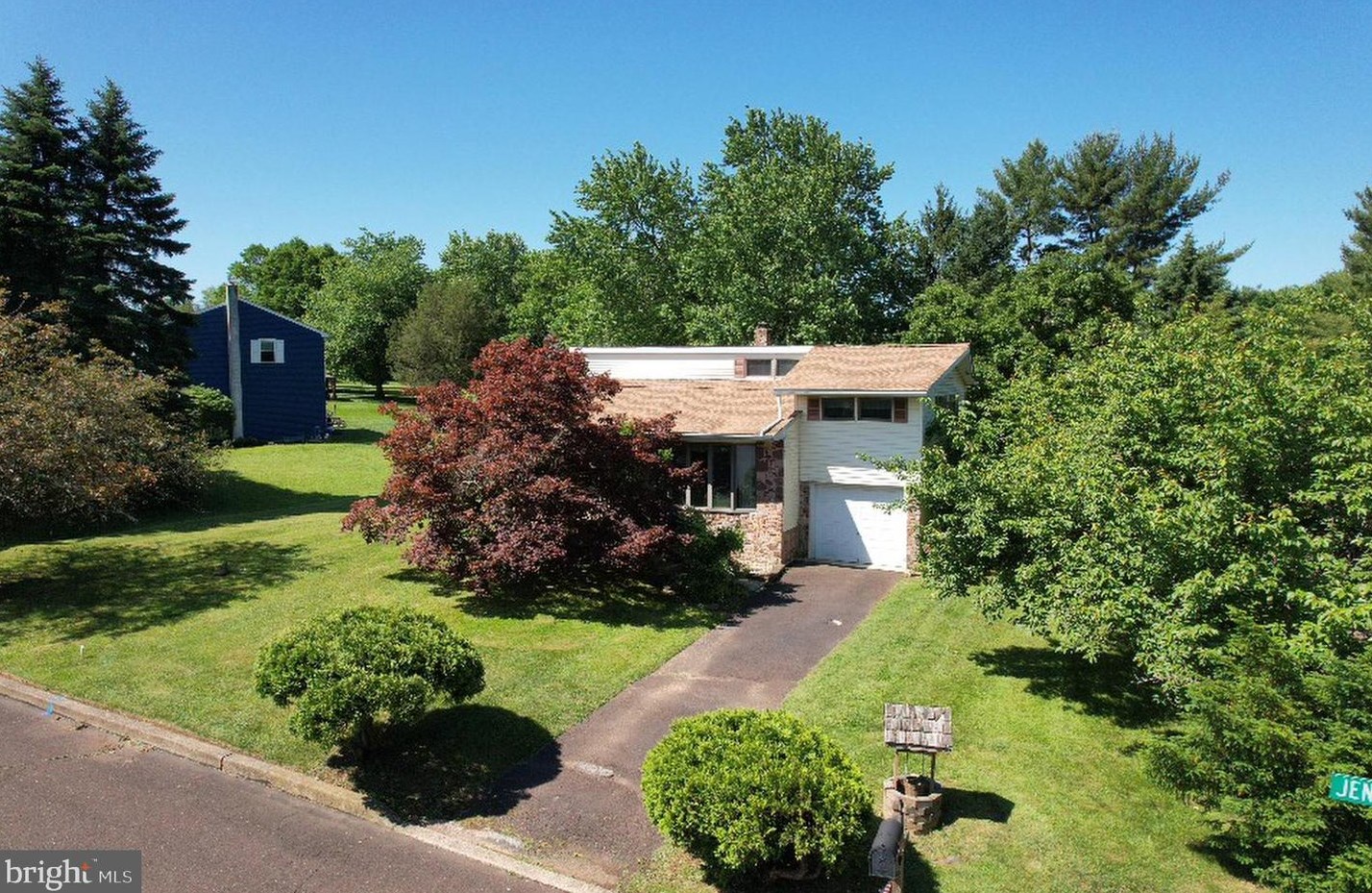 182 Jenkins Ave, Colmar, PA 18915-9712