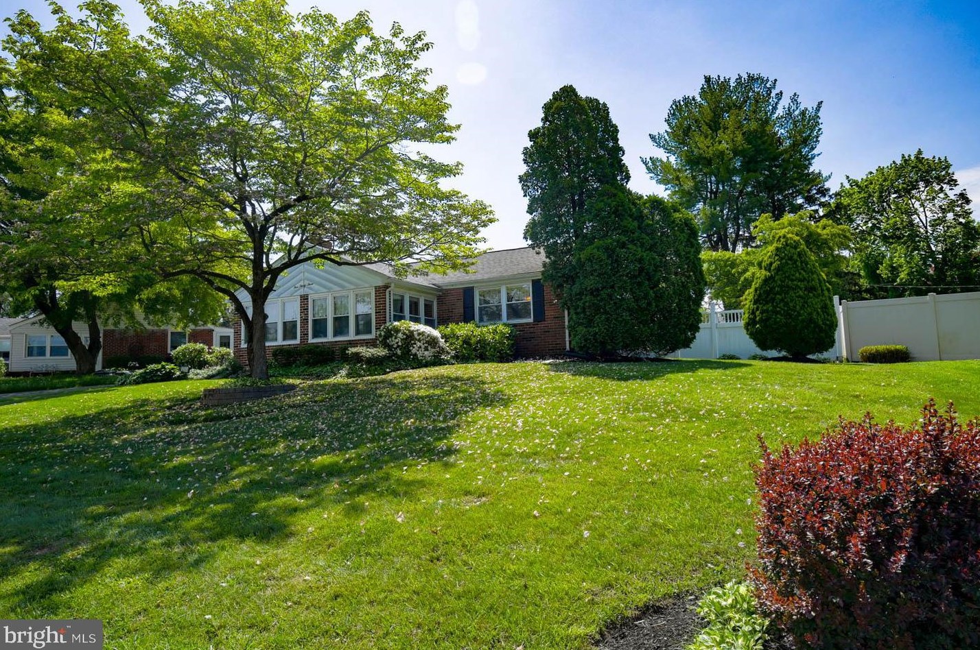 533 Powderhorn Rd, Norristown, PA 19406