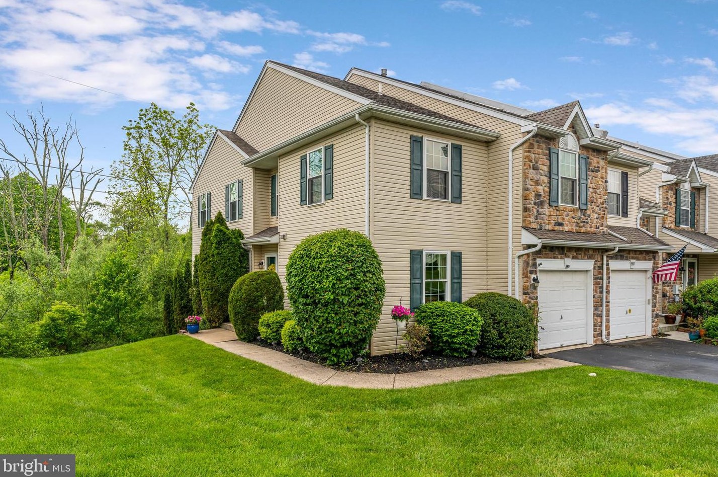 590 Harrington Ct, Harleysville, PA 19438-3704