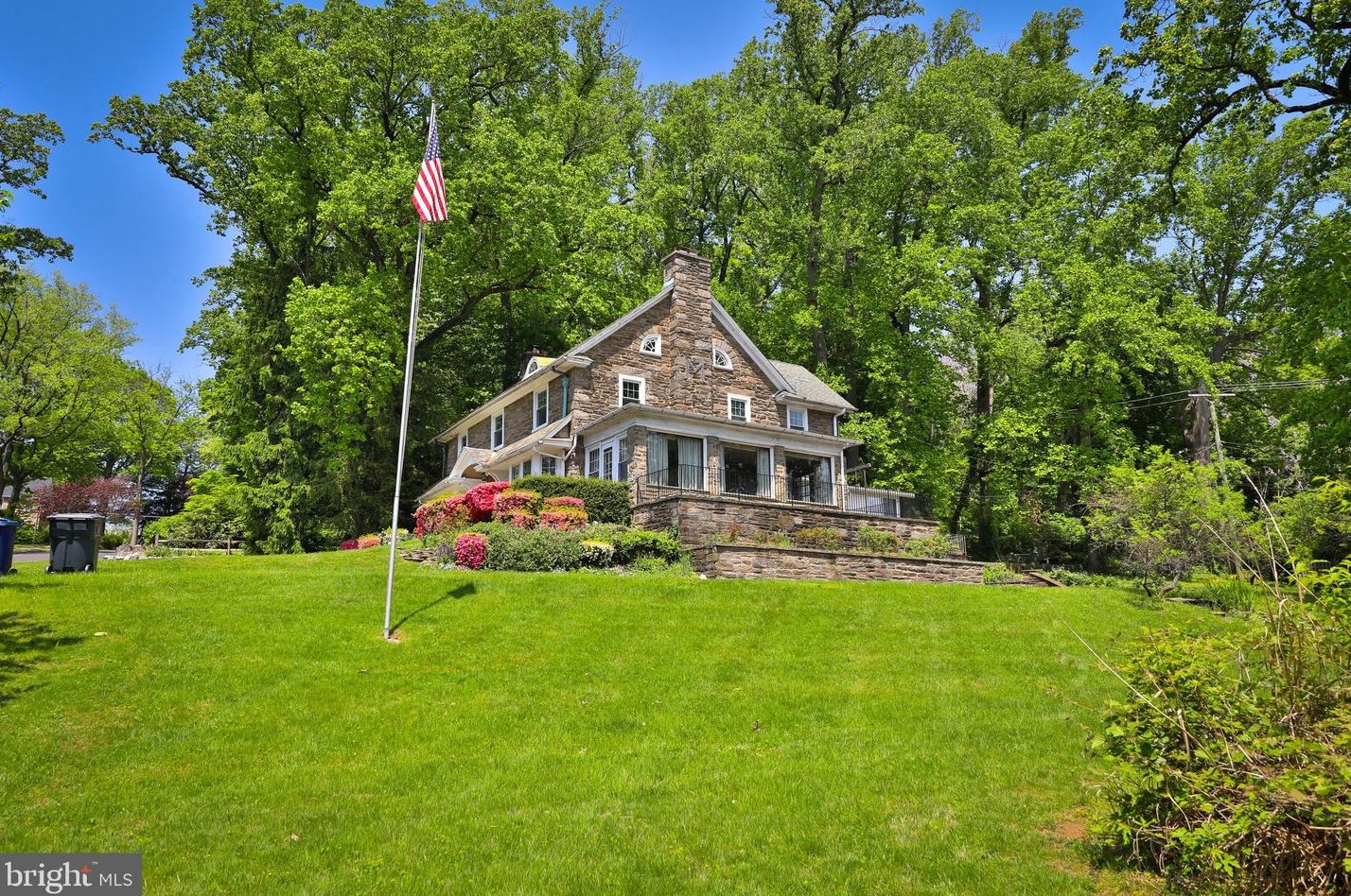 1731 Hilltop Rd, Meadowbrook, PA 19046-1536