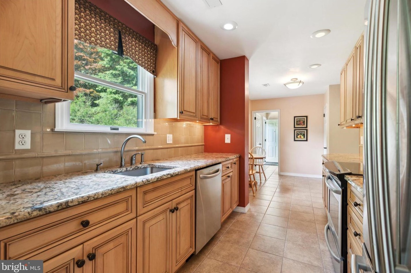 24 Scarlet Oak Dr, Miquon PA 19444-2420 exterior