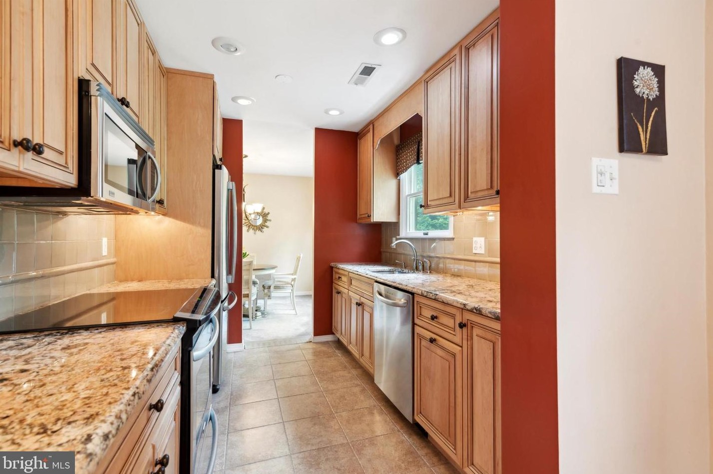 24 Scarlet Oak Dr, Miquon PA 19444-2420 exterior