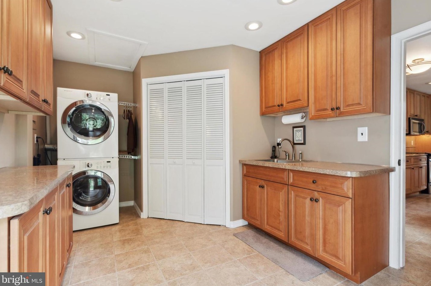 24 Scarlet Oak Dr, Miquon PA 19444-2420 exterior