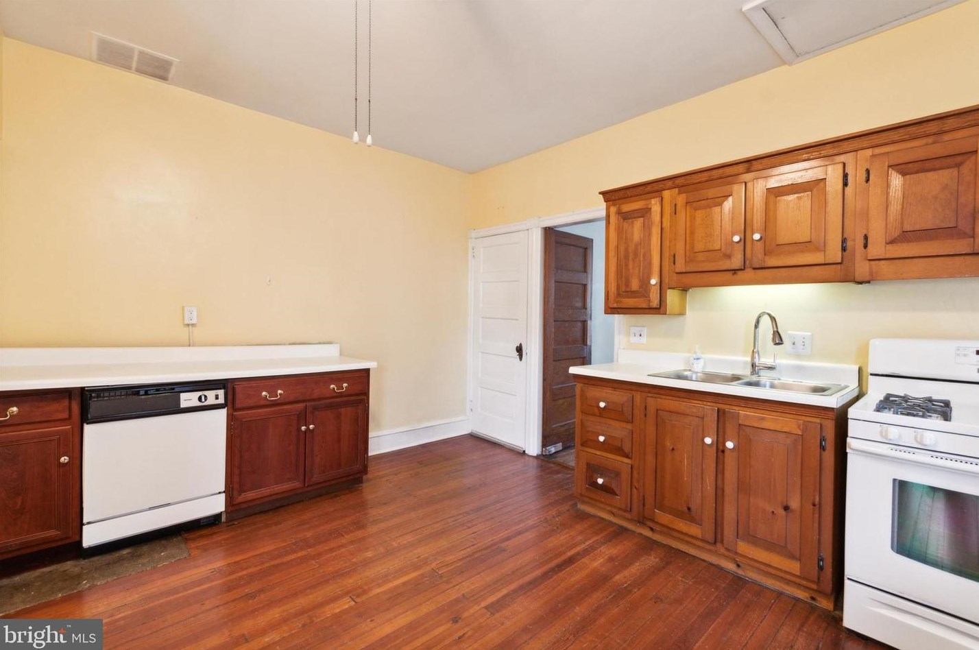 1113 Lafayette St, Norristown PA  19401-4306 exterior