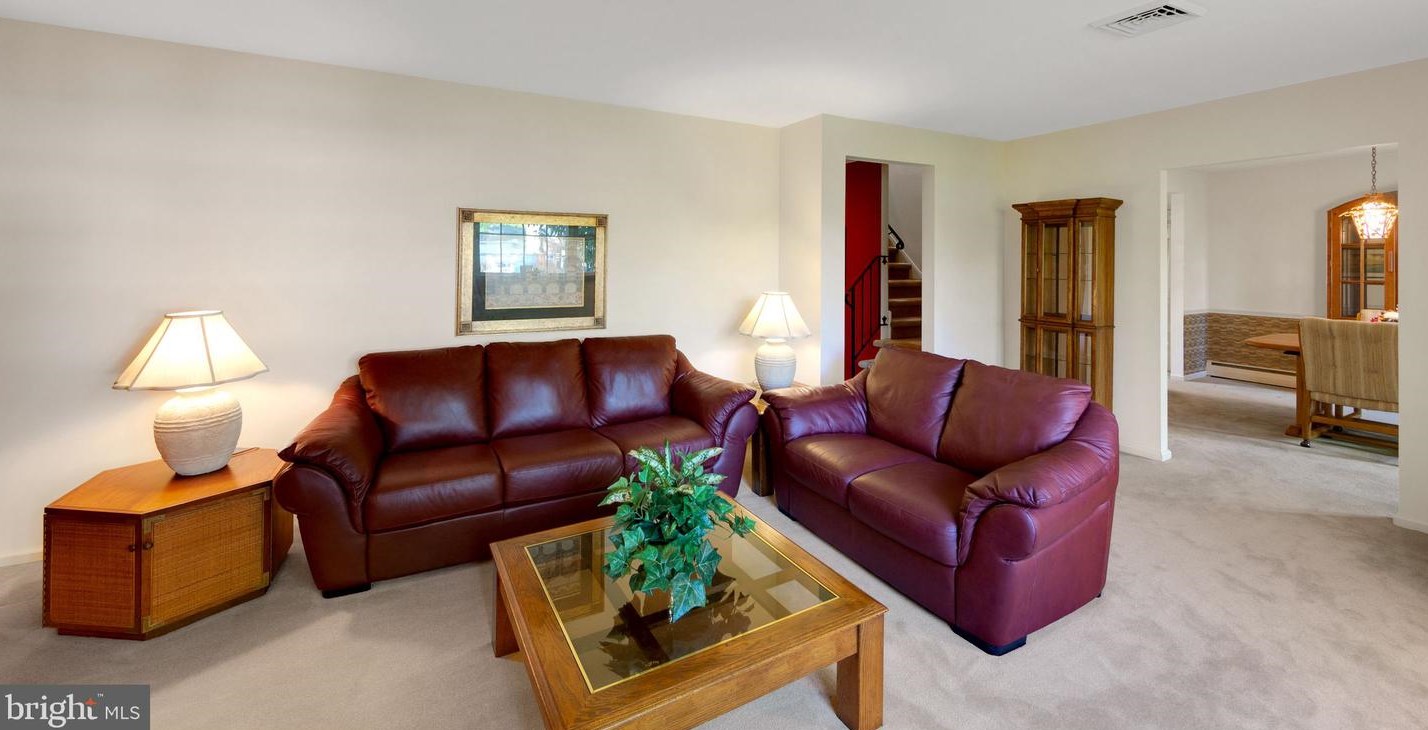 224 Oakland Pl, North Wales PA  19454-2462 exterior