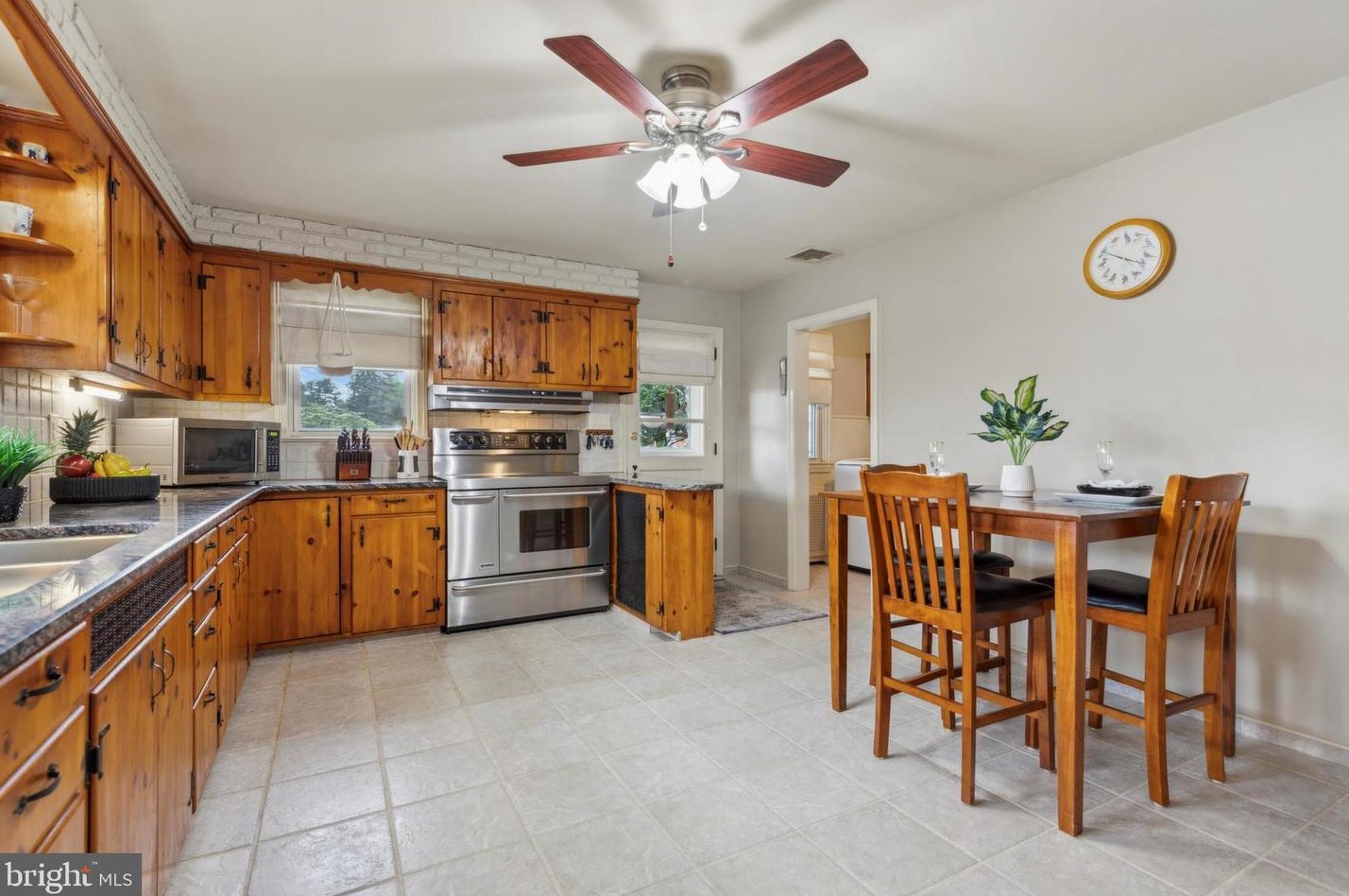 1504 New Hope St, Norristown PA 19401-3548 exterior