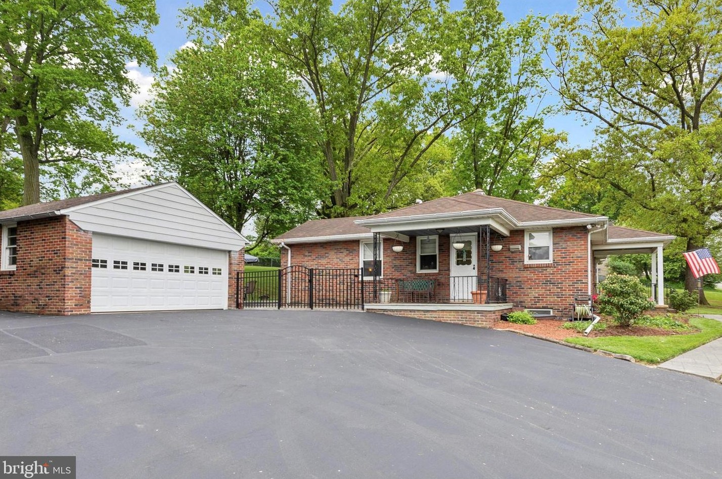 1504 New Hope St, Norristown, PA 19401-3549