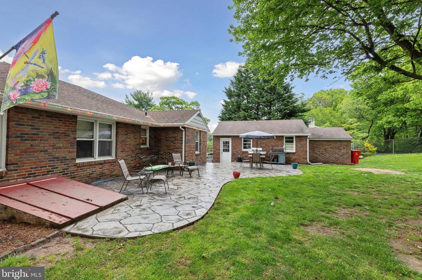 1504 New Hope St, Norristown PA 19401-3548 exterior