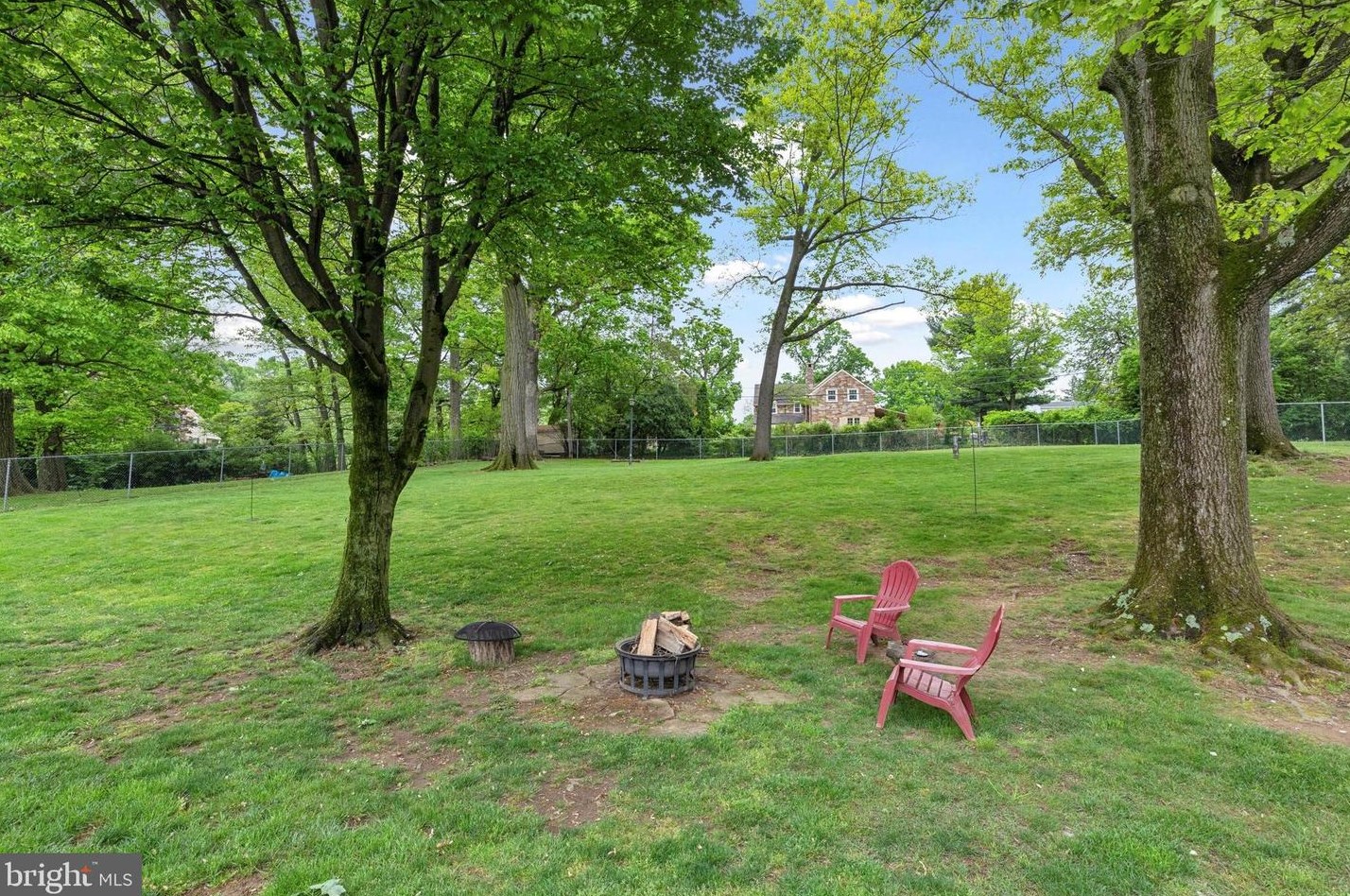 1504 New Hope St, Norristown PA 19401-3548 exterior