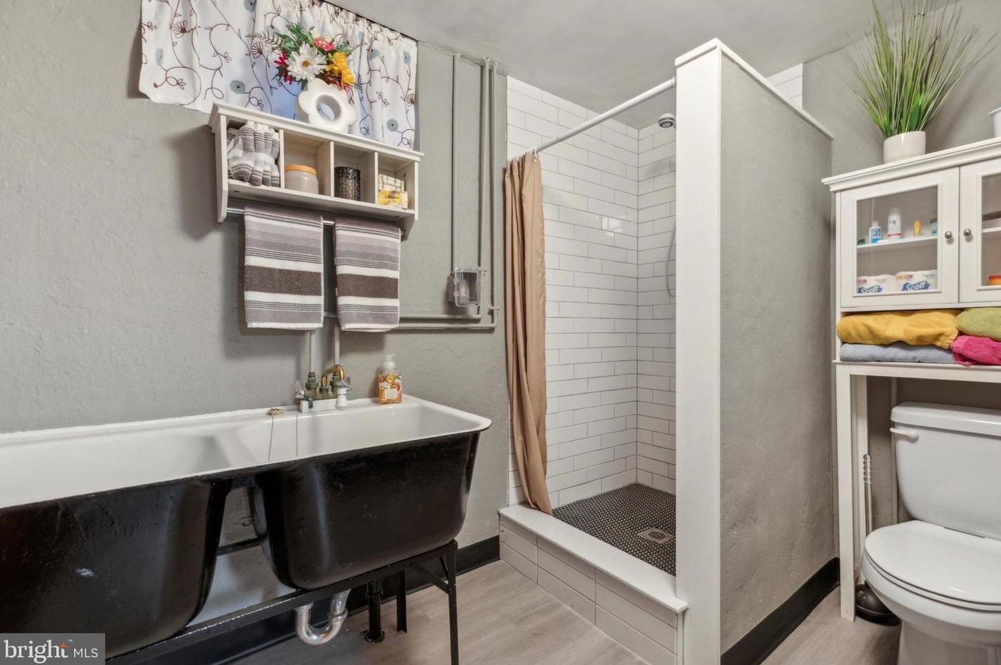 1504 New Hope St, Norristown PA 19401-3548 exterior