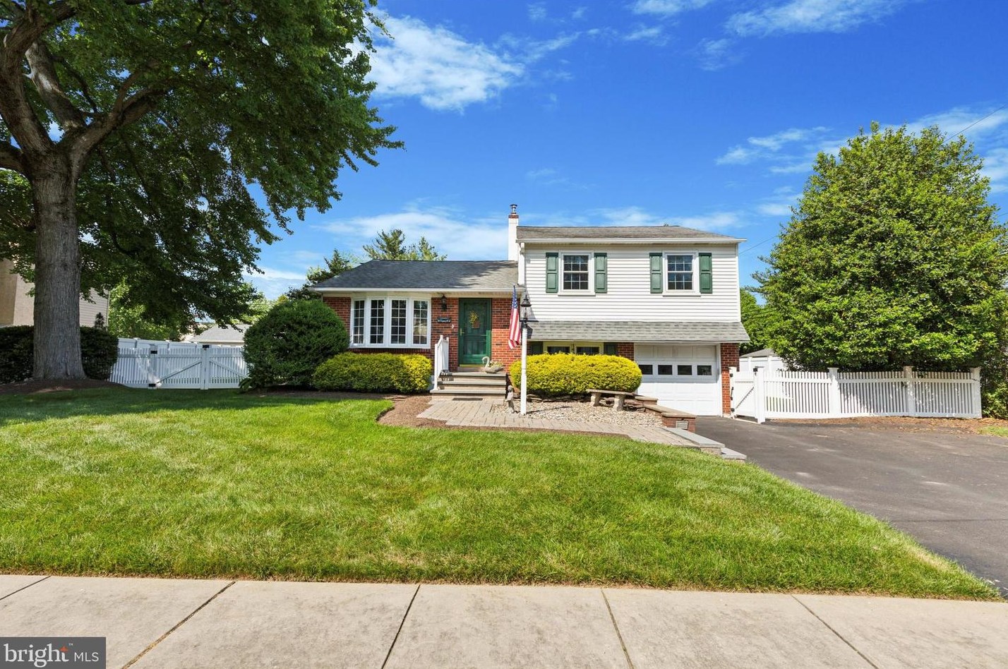 143 Maple Ave, Willow Grove, PA 19090-2902
