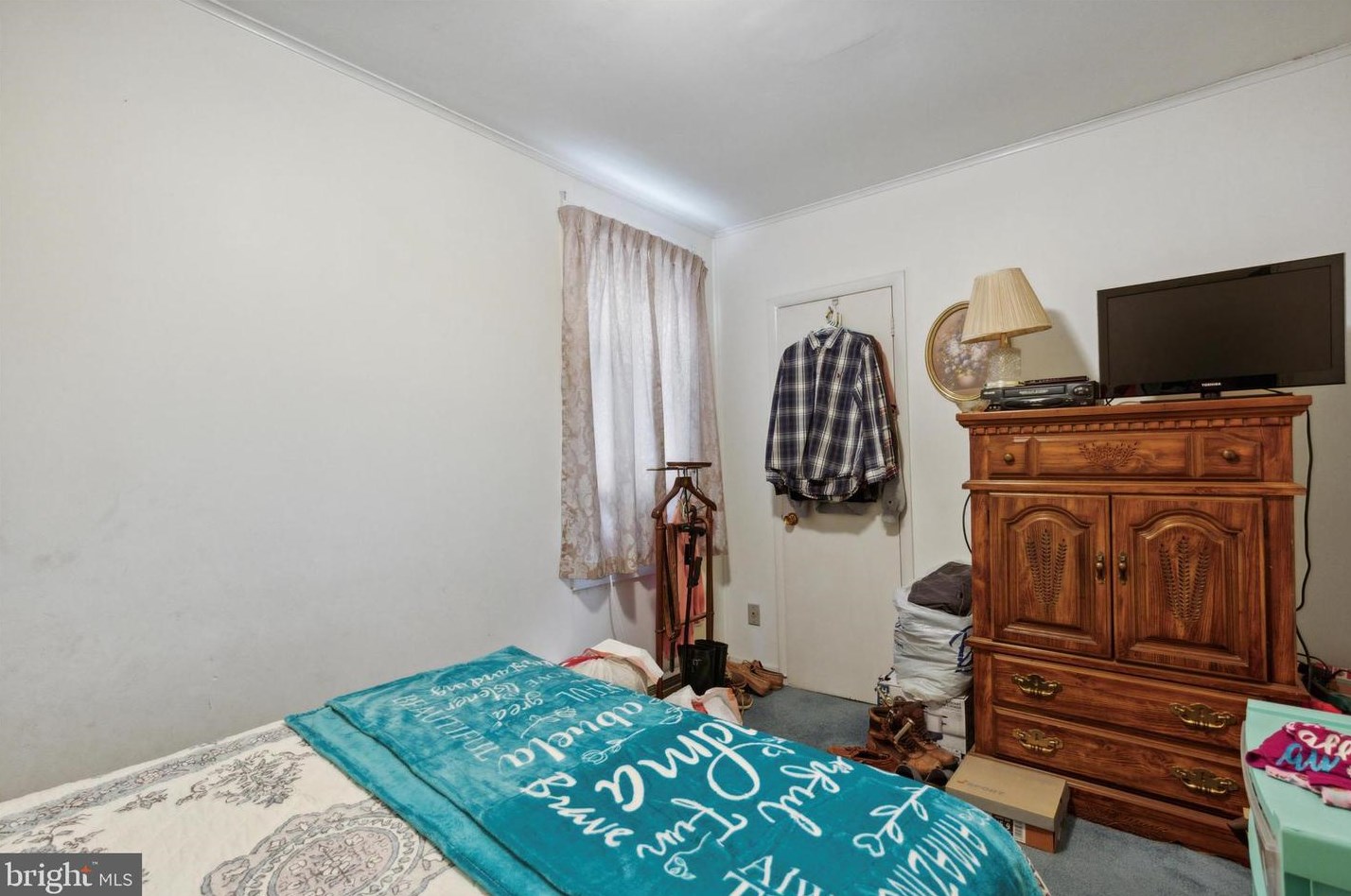 1806 Hoffmansville Rd, Sassamansville, PA 19472