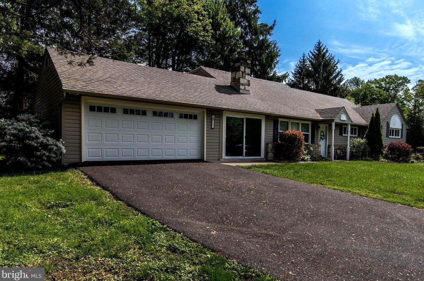 733 Llanfair Rd, Meadowbrook, PA 19046-3410