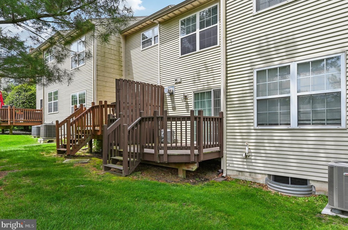 359 Hamilton Dr, Harleysville PA  19438-2152 exterior