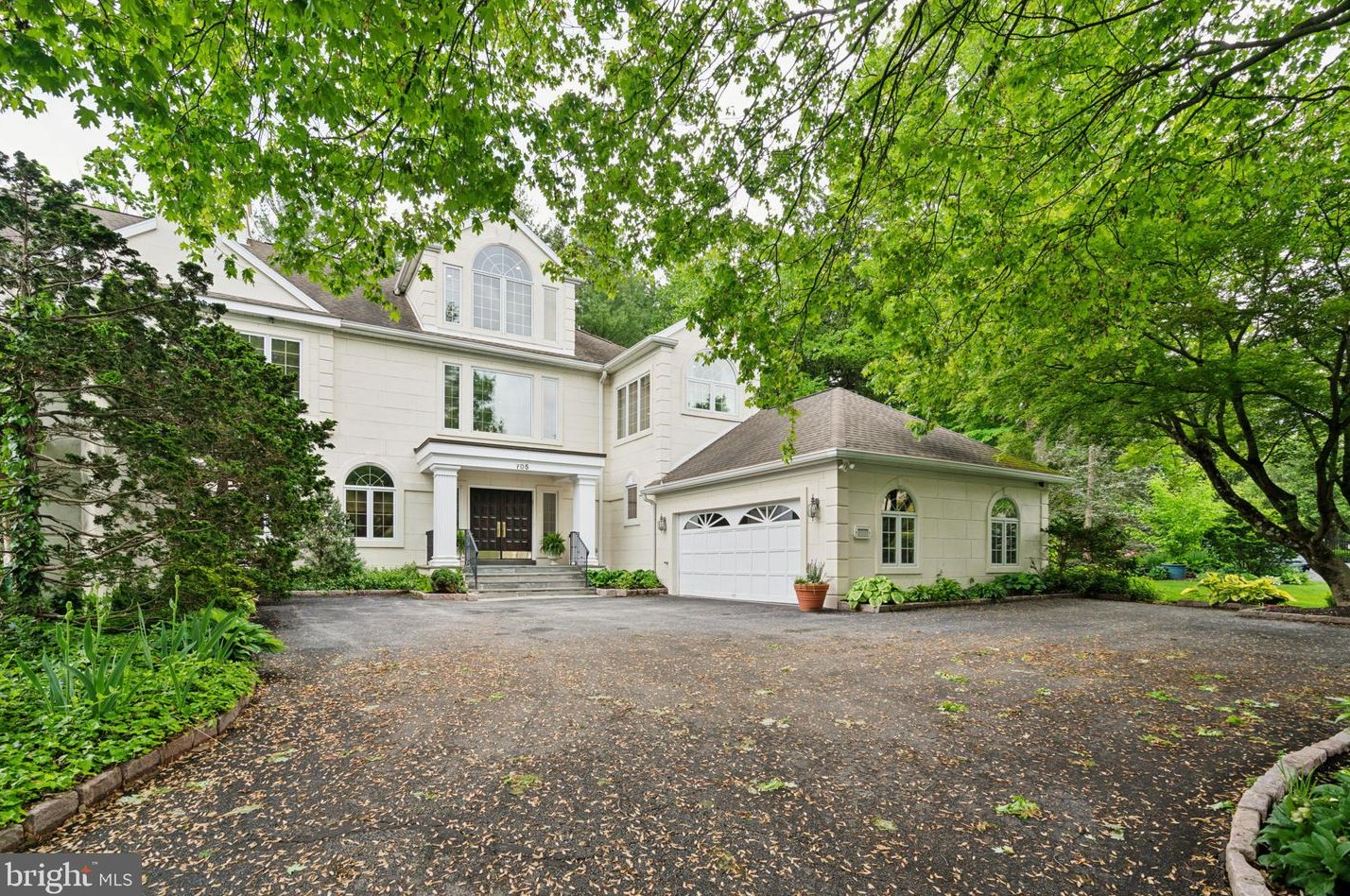 705 Canterbury Ln, Ithan, PA 19085