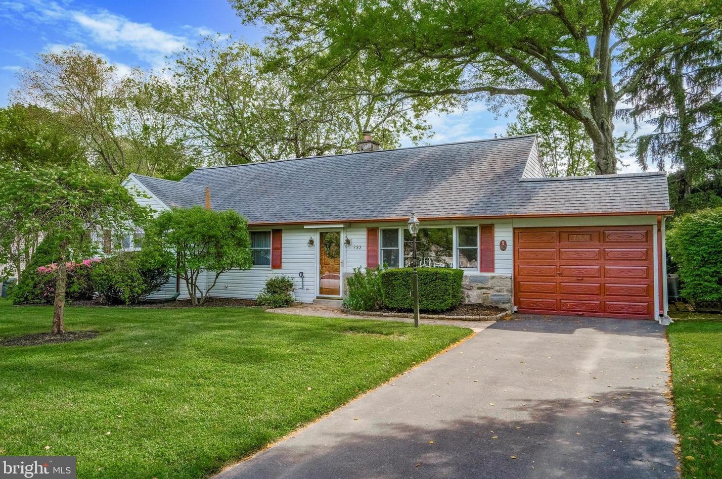 732 Elizabeth Rd, Meadowbrook, PA 19046-3437