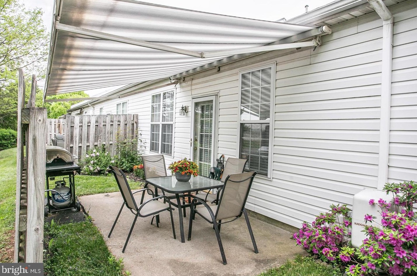 8 Newbury Way, Lansdale PA 19446-4379 exterior