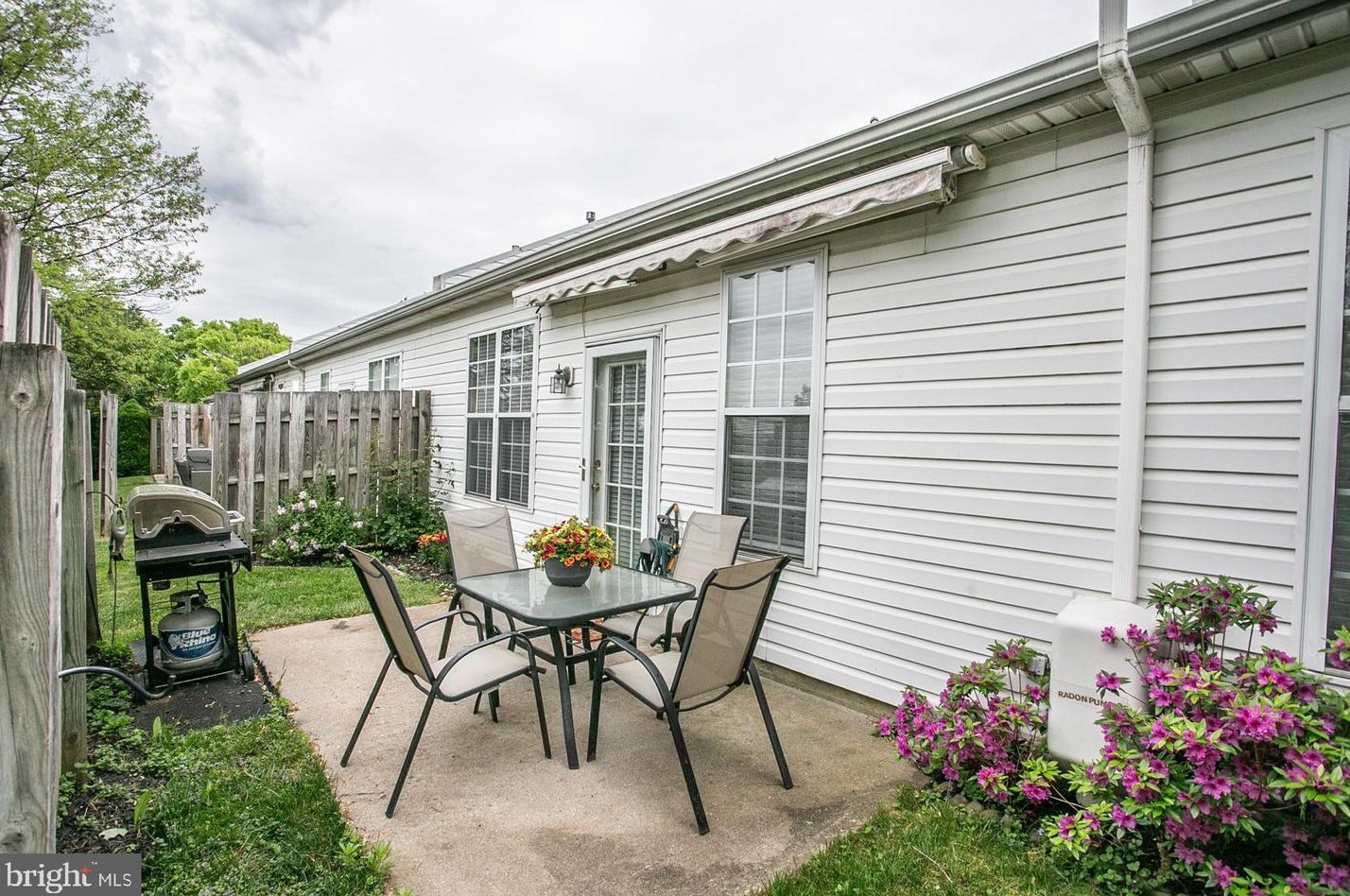 8 Newbury Way, Lansdale PA 19446-4379 exterior