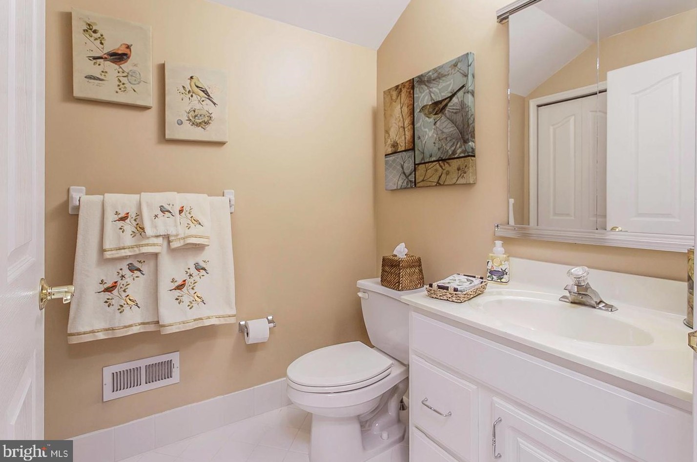 8 Newbury Way, Lansdale PA 19446-4379 exterior