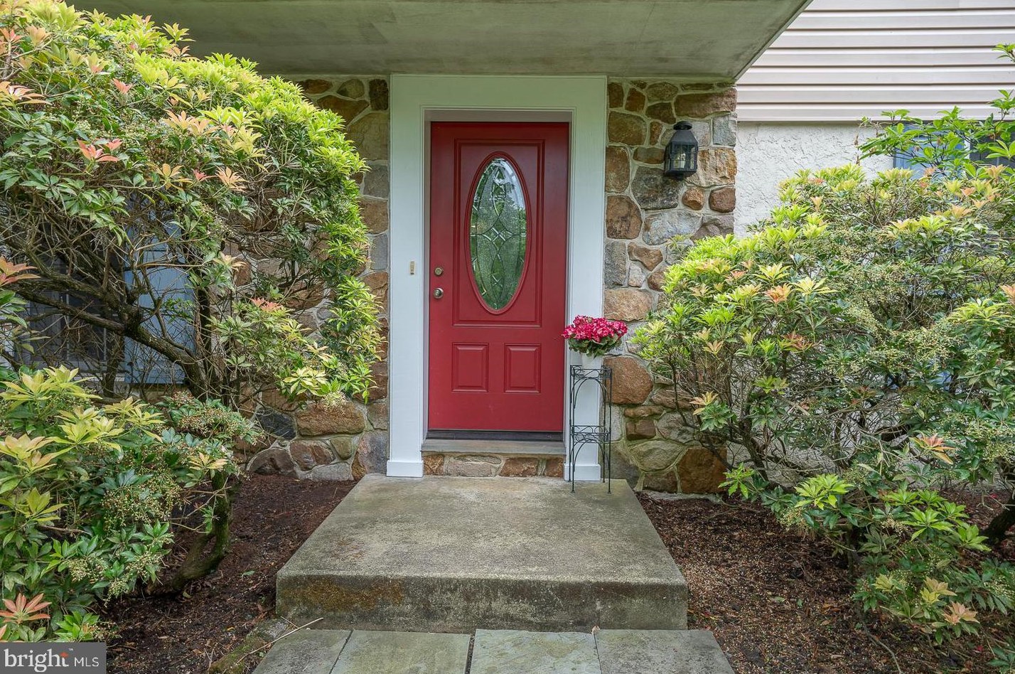 327 Rock Rd, Ithan, PA 19085