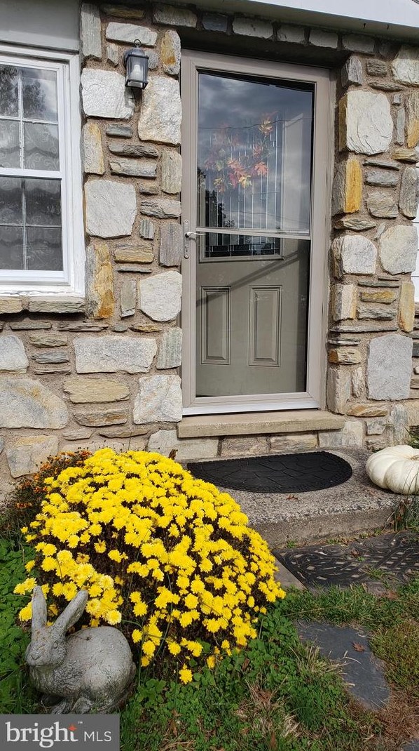 585 Moyer Rd, Souderton, PA 18964