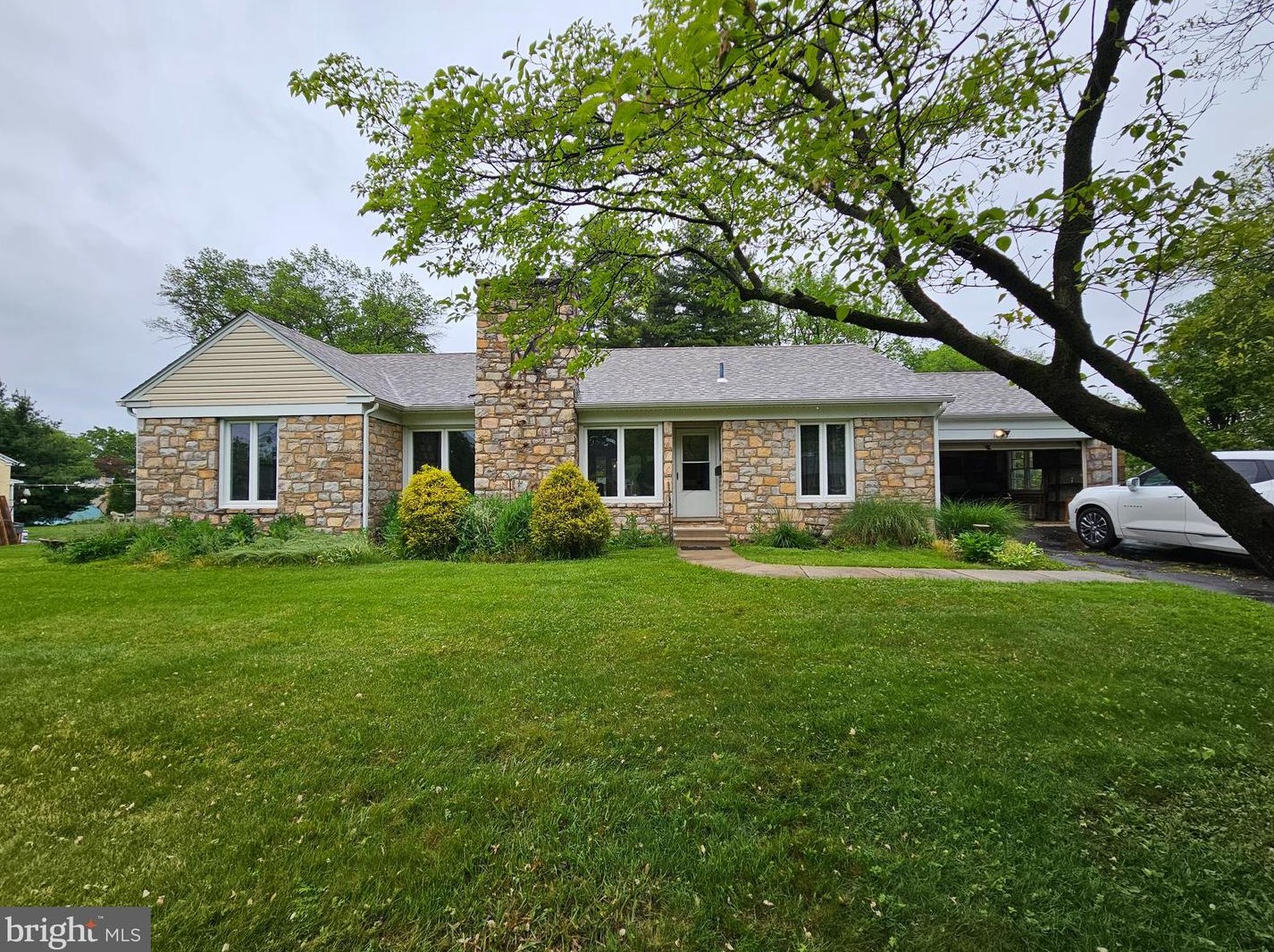 1053 Mount Vernon St, Lansdale, PA 19446-3409