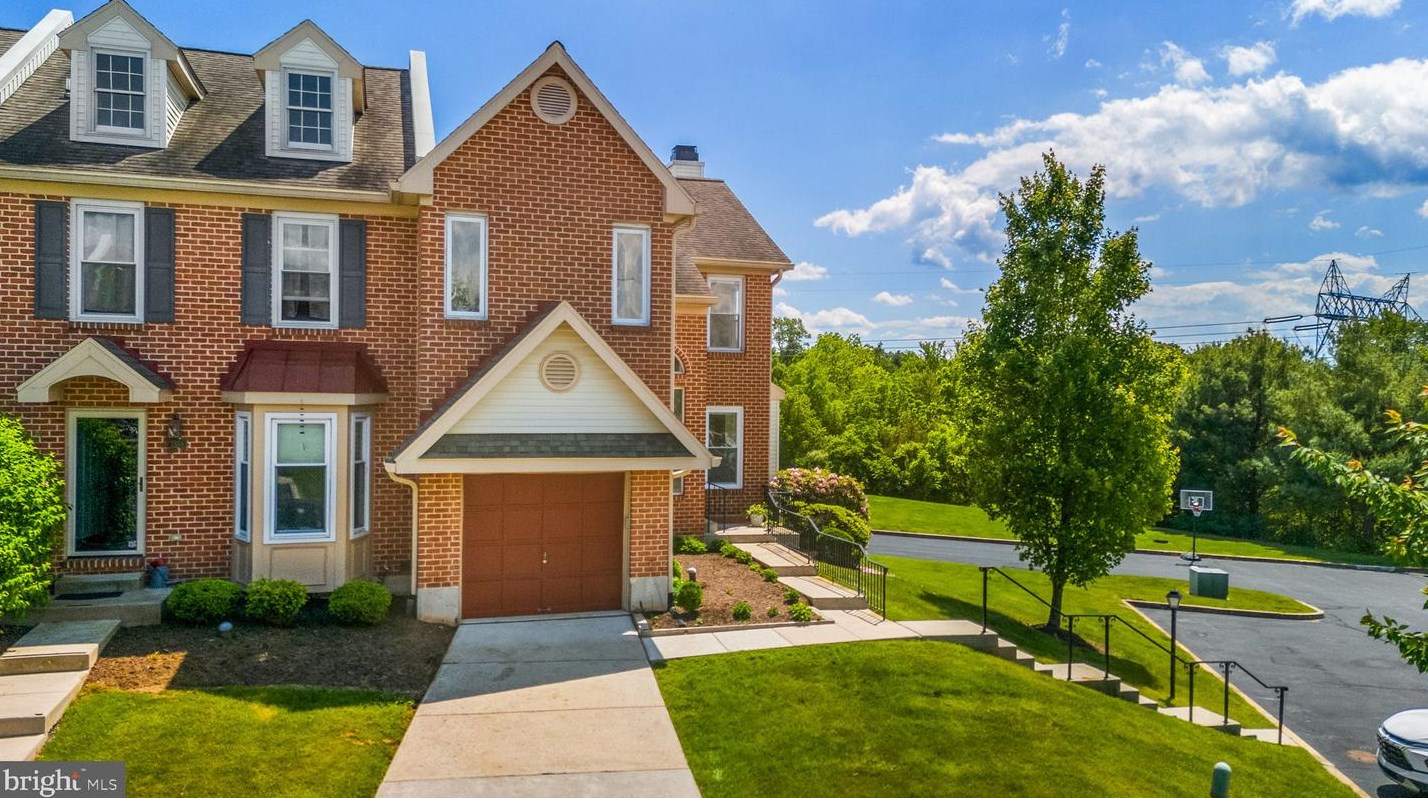 556 Greenwood Ct, Harleysville, PA 19438-3093