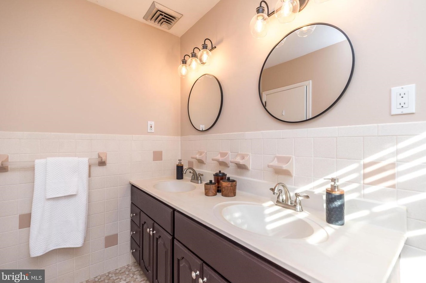 890 Bell Ln, Prospectville PA 19002-2905 exterior