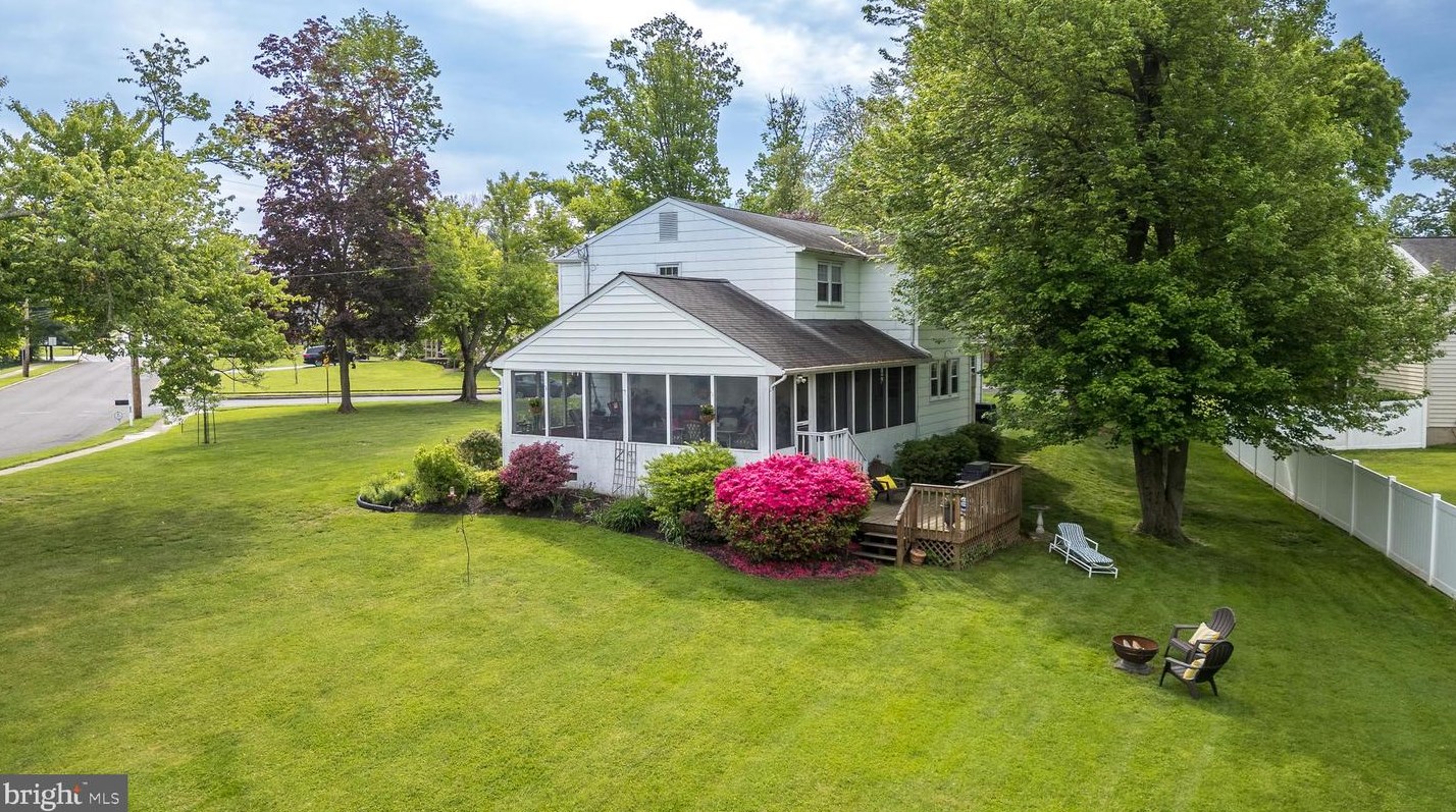 890 Bell Ln, Prospectville PA 19002-2905 exterior