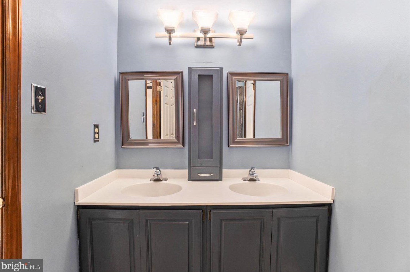 1989 Armstrong Dr, Lansdale PA 19446-5641 exterior