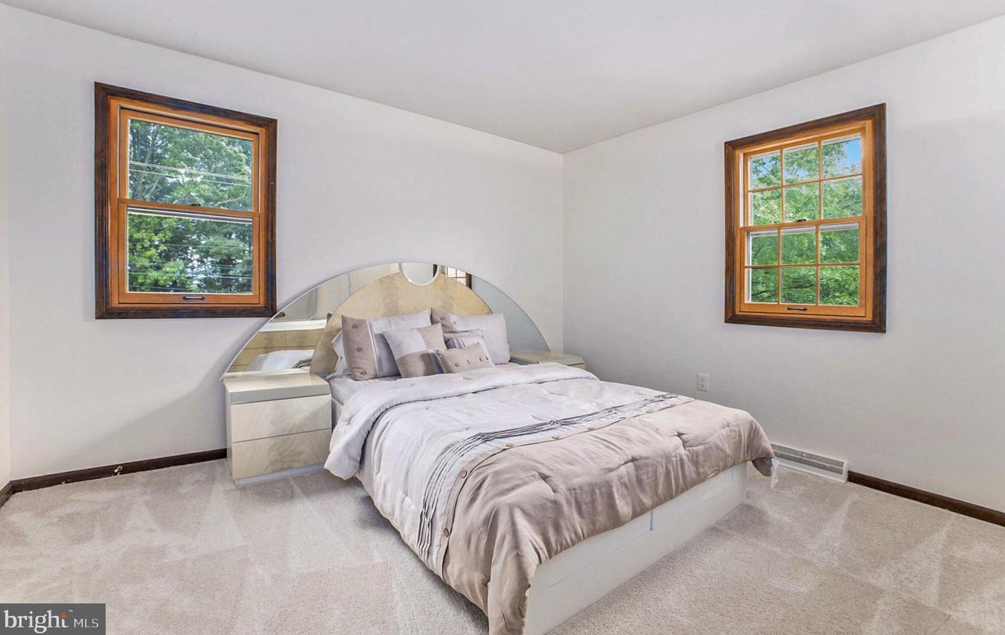 1989 Armstrong Dr, Lansdale PA 19446-5641 exterior