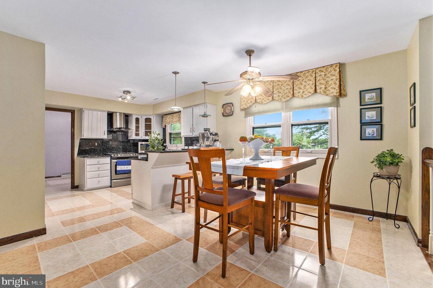 1989 Armstrong Dr, Lansdale PA 19446-5641 exterior